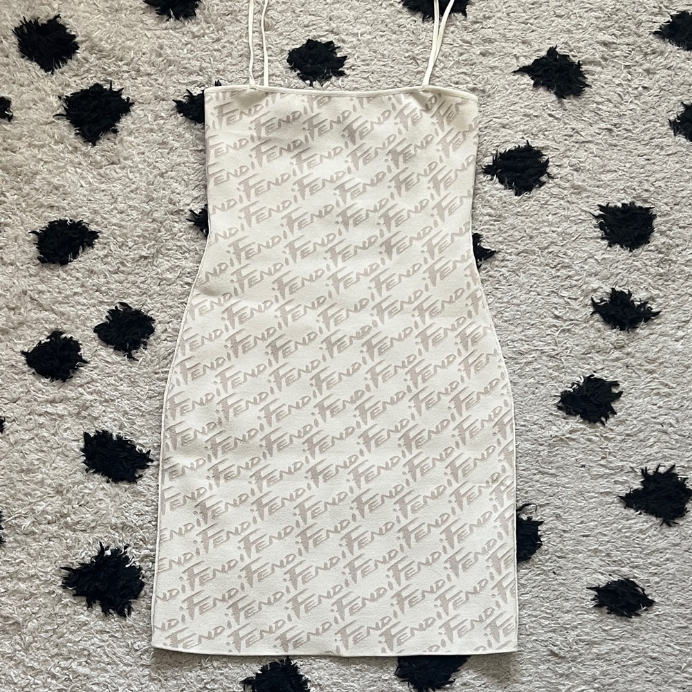 Fendi white reversible viscose sheath dress (no size tag but XS/0) - Picture 4 of 16